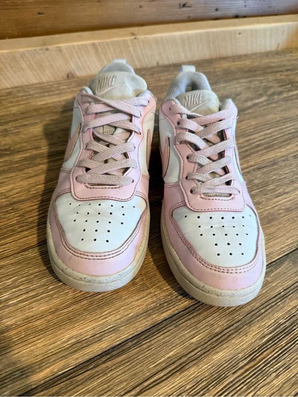 Nike Kids Low-Top Sneakers in White and Light Pink